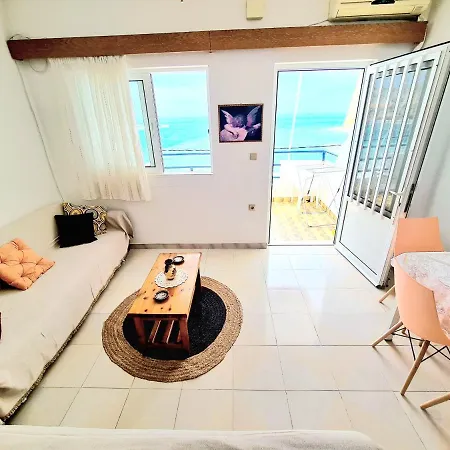 Dorothy's Seaview Apartment Haraki